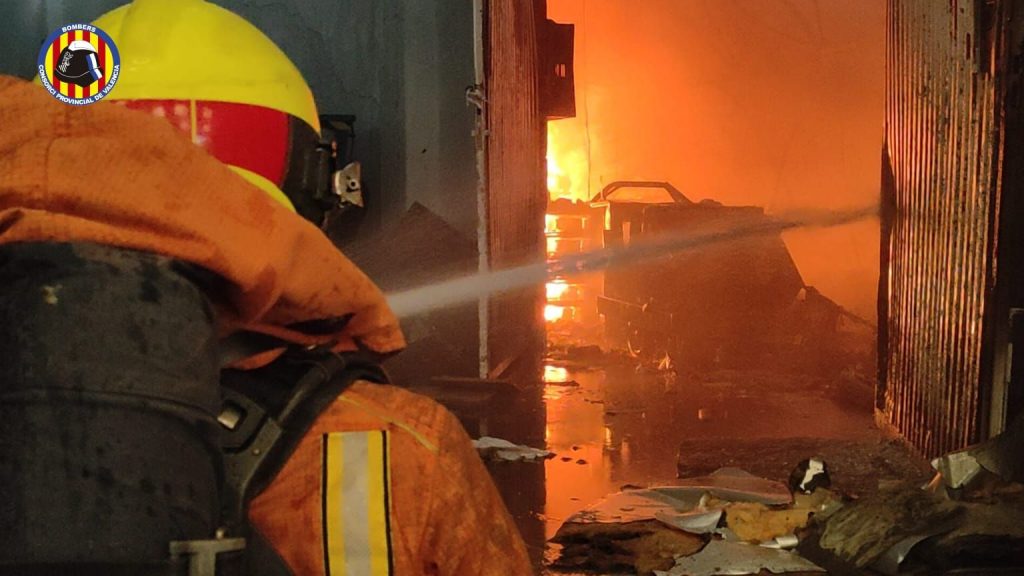 La batería de un patinete en reparación causó el incendio de Cecotec