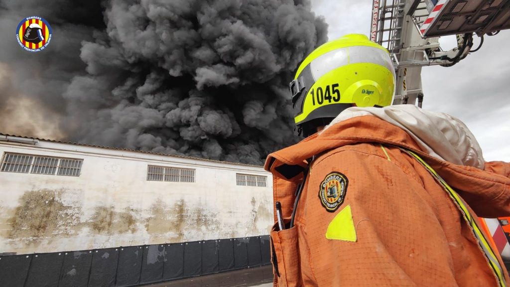 Incendio en 6 naves de Cecotec